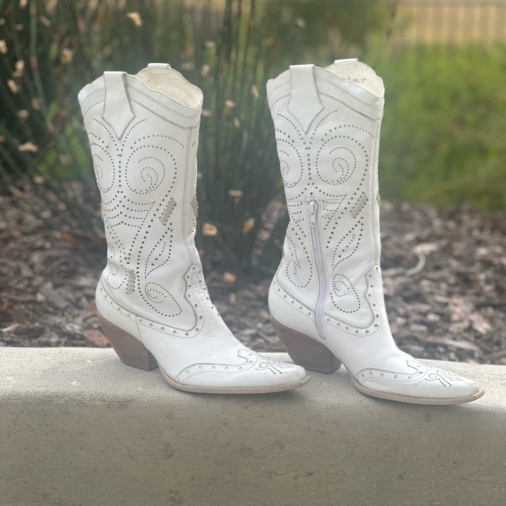 Sexy White BCBG cowgirl boots
